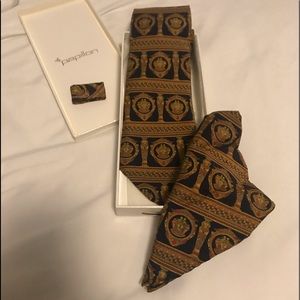 NWOT Men’s Papillon Necktie